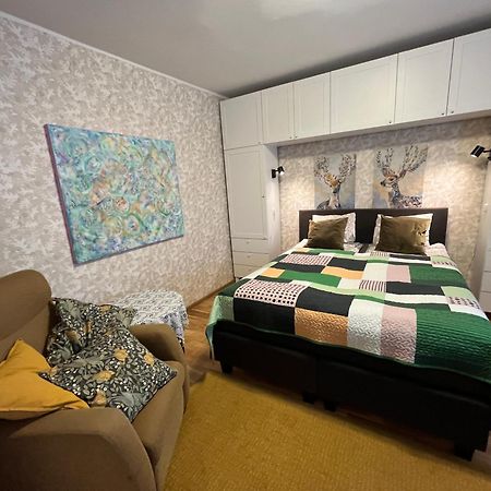 Karlovaidyll 7 - Homey Apartment With Free Parking! Tartu Bagian luar foto