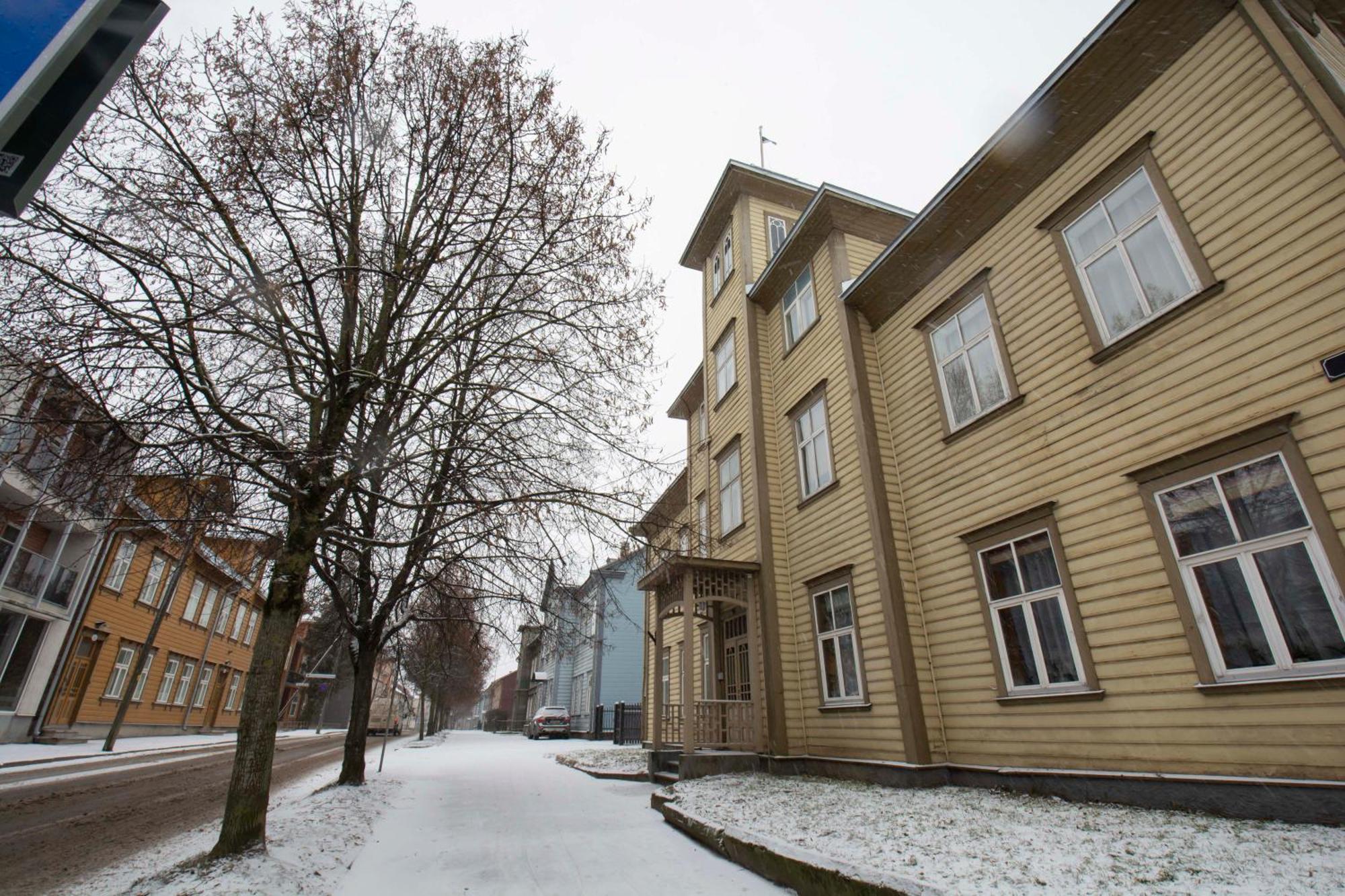 Karlovaidyll 7 - Homey Apartment With Free Parking! Tartu Bagian luar foto