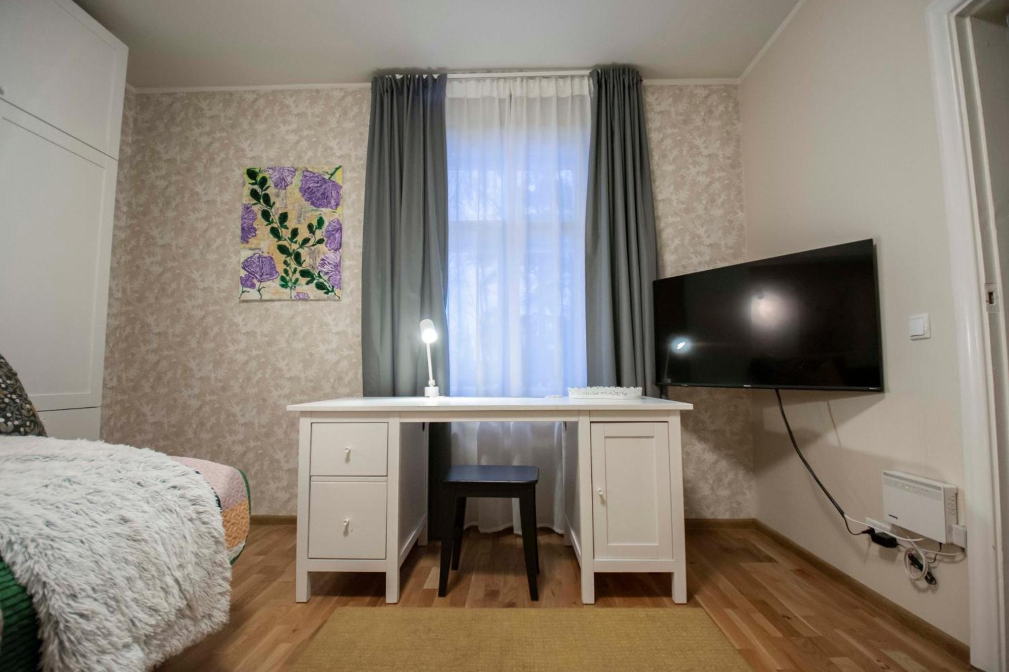 Karlovaidyll 7 - Homey Apartment With Free Parking! Tartu Bagian luar foto